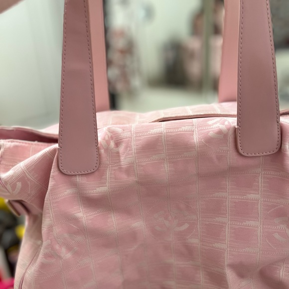 Chanel - Picture 2 of 8